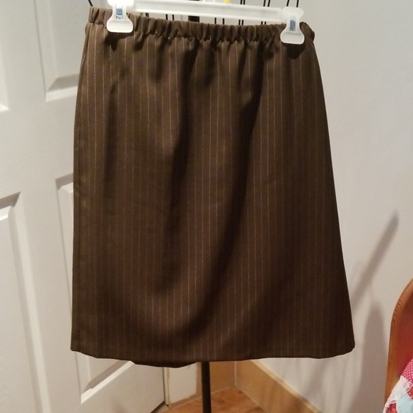 2pc women's suit, jacket and skirt, brown - Picture 3 of 6